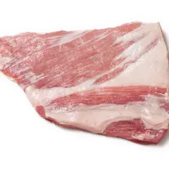 Rå fläskkarré, perfekt för att grilla pluma. Saftigt kött med fin marmorering.