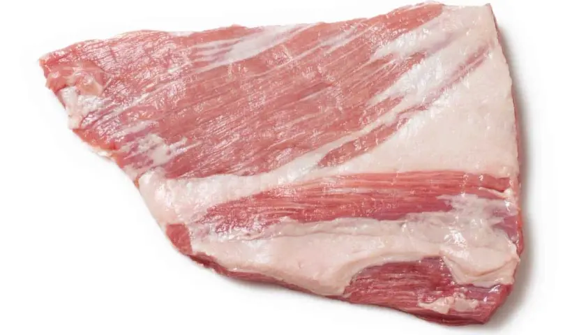 Rå fläskkarré, perfekt för att grilla pluma. Saftigt kött med fin marmorering.