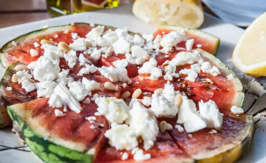 Fetaostsås till grillat - Recept som lyfter din middag!